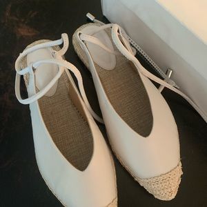 NWT SCHUTZ Woman’s flat tan canvas espadrilles Sz 7